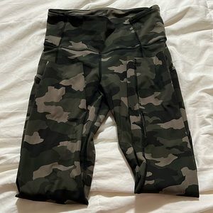 Fast and Free 25” Camo Leggings Size 6